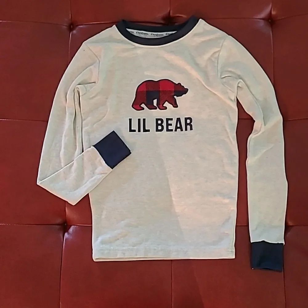 Dearfoams cozy comforts applique bear on front top